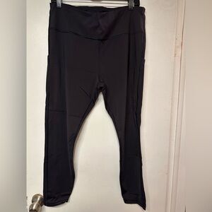 Athleta Women’s  Ultimate Stash Pocket 7/8 Black Tight